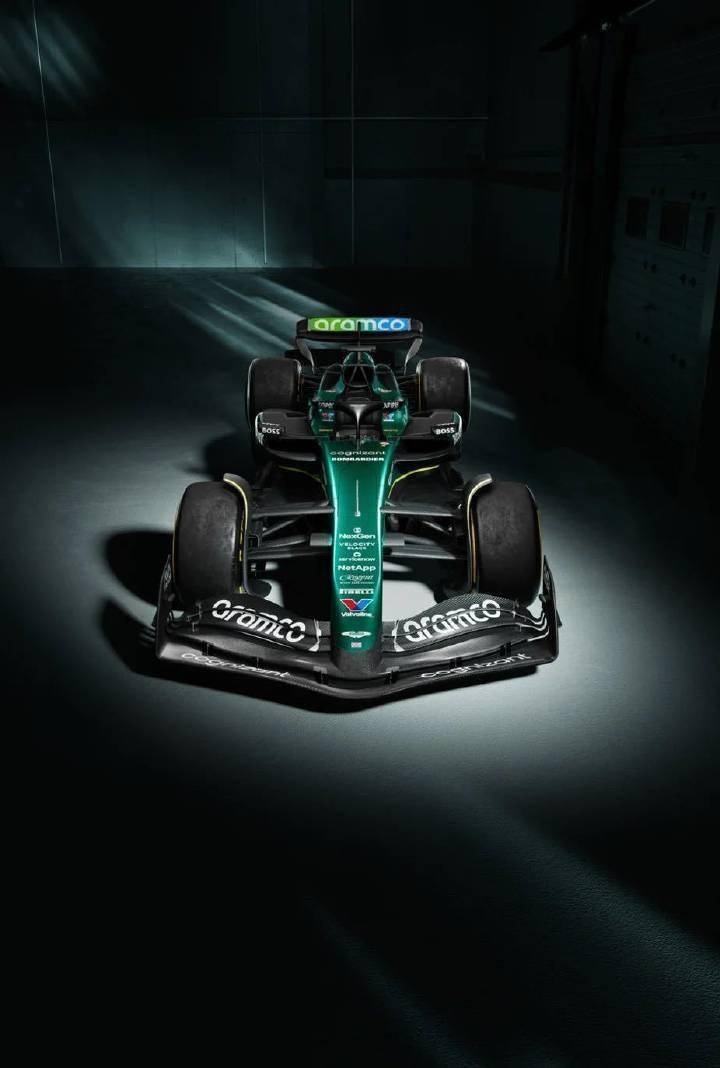 阿斯顿马丁轻取红牛二队，汉密尔顿统治全场