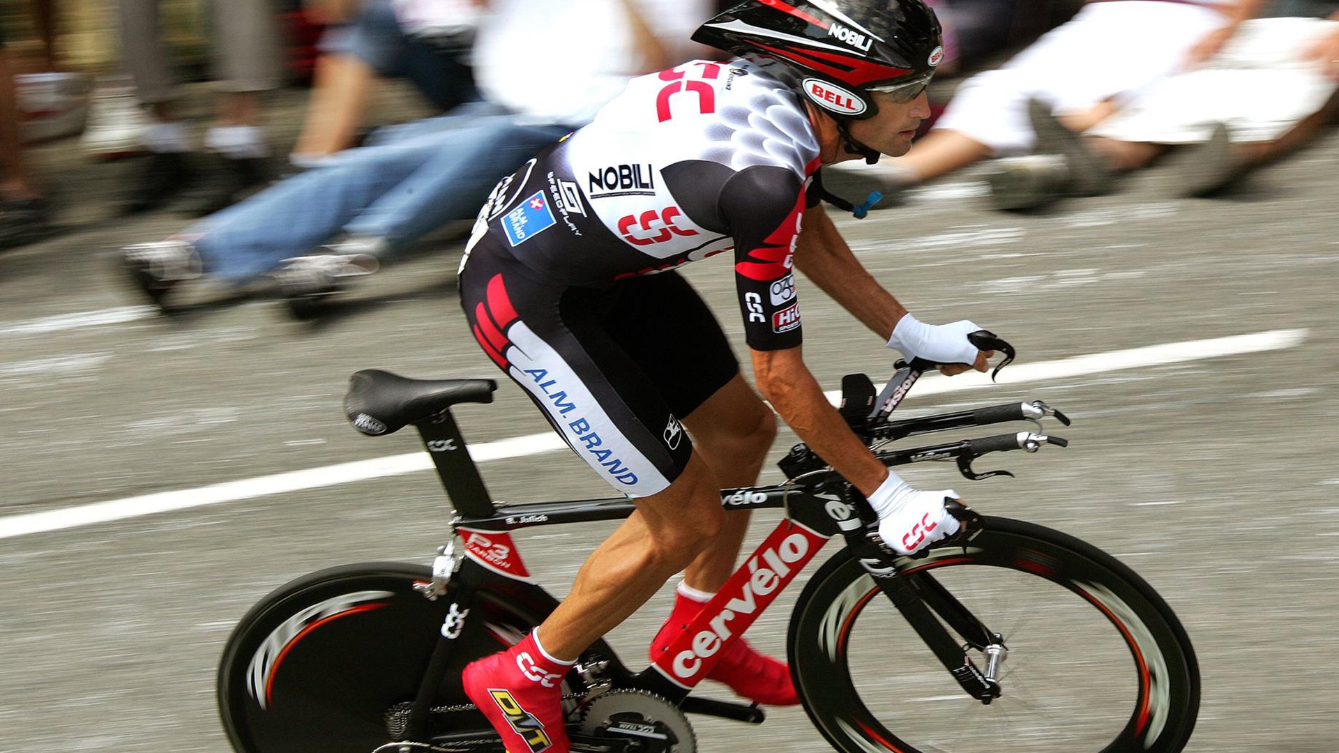 欧冠淘汰赛焦点战，曼城速胜背后，是中国足球的时间黑洞